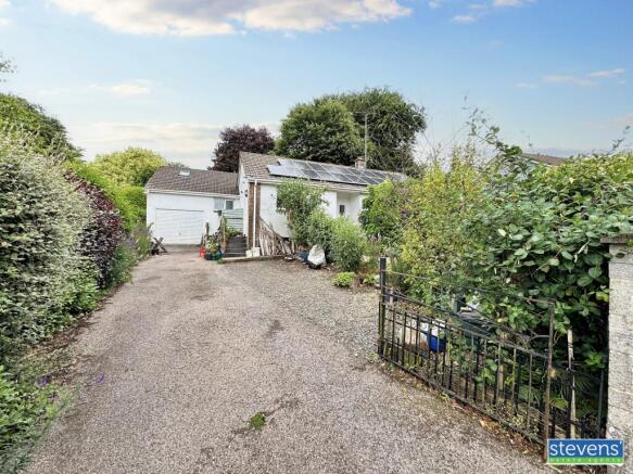 3 bed property, in Leeze Park, £375,000