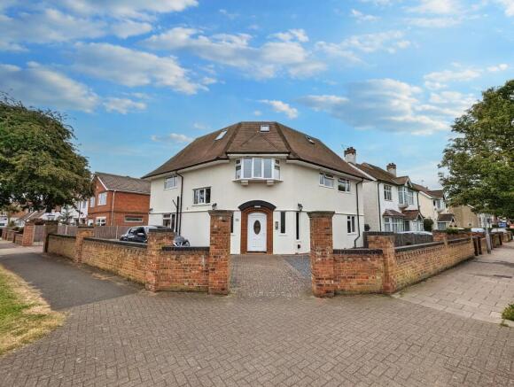7 bed property, in Park Avenue, £470,000