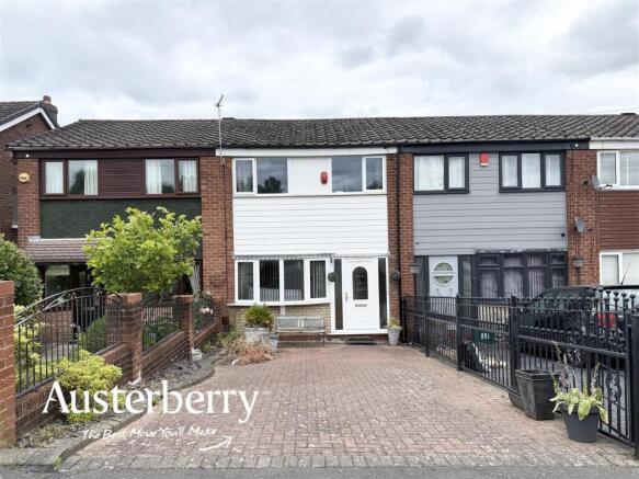 3 bed property, in Kettering Drive, £145,000