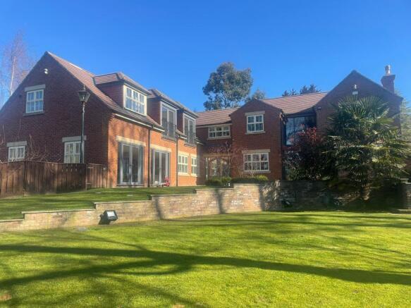 6 bed property, in Park Drive, £775,000
