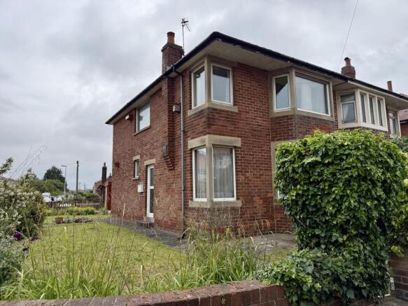 3 bed property, in Knutsford Road, £125,000