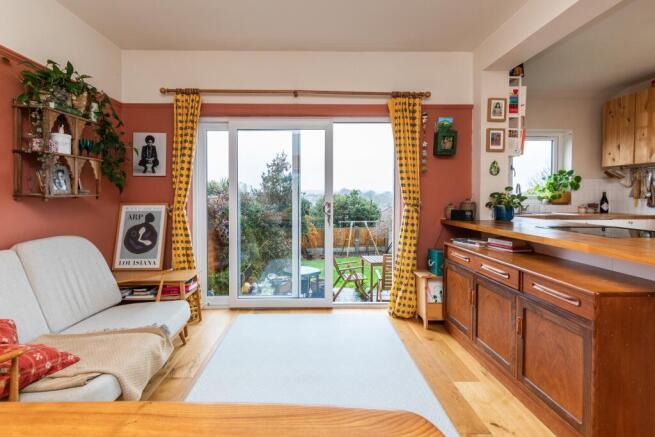3 bed property, in Beckington Road, £550,000