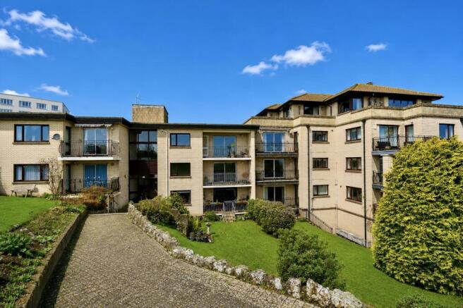 2 bed property, in CHAIN FREE * SHANKLIN, £165,000