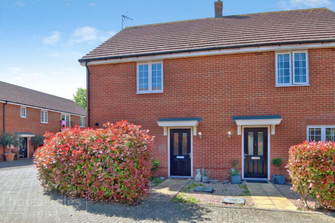 3 bed property, in Maplebrook Mews, £370,000