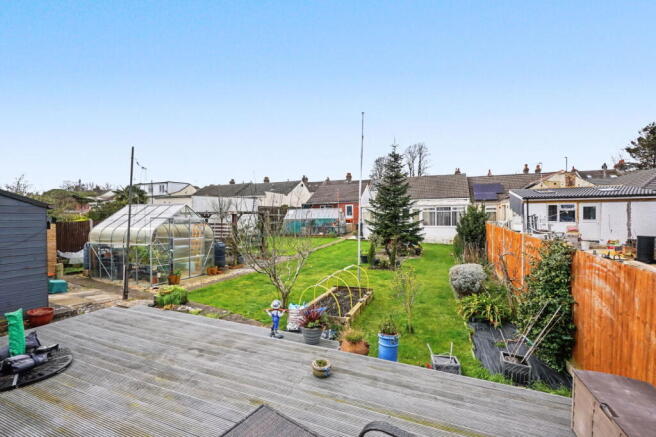 2 bed property, in Ewart Road, £350,000