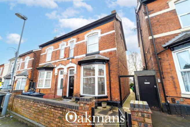 3 bed property, in Summerfield Crescent, £325,000