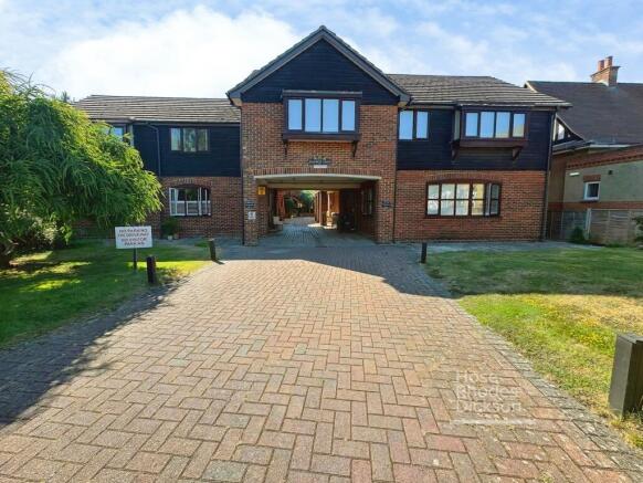 1 bed property, in High Street, £169,950