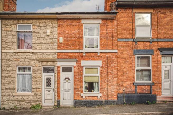 2 bed property, in Cecil Street, £137,500