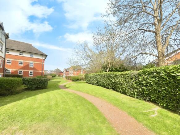 2 bed property, in Jackman Close, £200,000