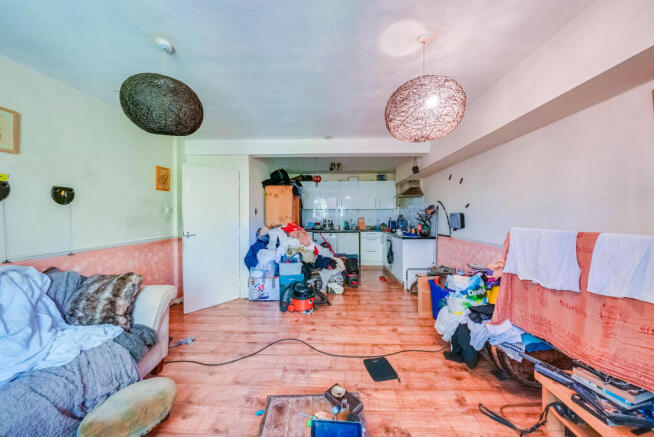 1 bed property, in Canadian Avenue, £240,000