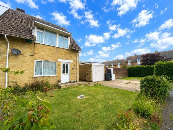 3 bed property, in The Lowlands, £300,000