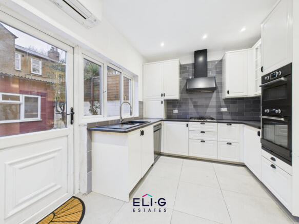 3 bed property, in Alexandra Road NW4, £730,000