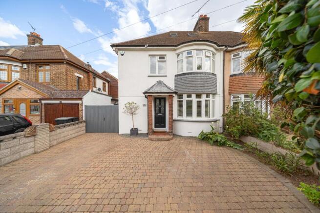 5 bed property, in Milton Hall Road, £550,000