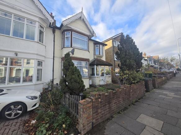 3 bed property, in Wanstead Park Road, £575,000