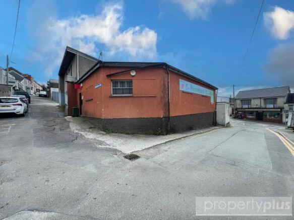 1 bed property, in Waunrhydd Rd, £210,000