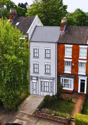 6 bed property, in Primrose Hill, £375,000