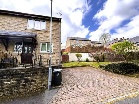 2 bed property, in Fairview Terrace, £145,000