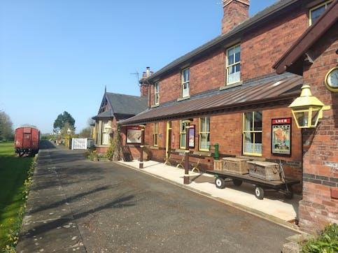 6 bed property, in Main Street, £1,200,000
