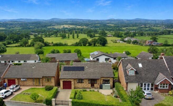 4 bed property, in Llys Y Tywysog, £425,000