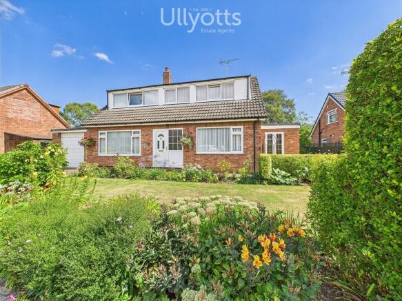 3 bed property, in Coppergate Close, £350,000