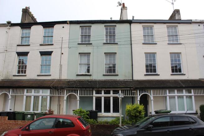 1 bed property, in Longbrook Terrace, £125,000
