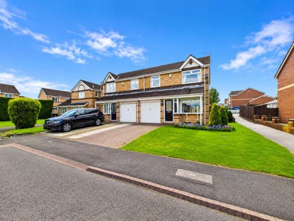 3 bed property, in Middlehope Grove, £180,000