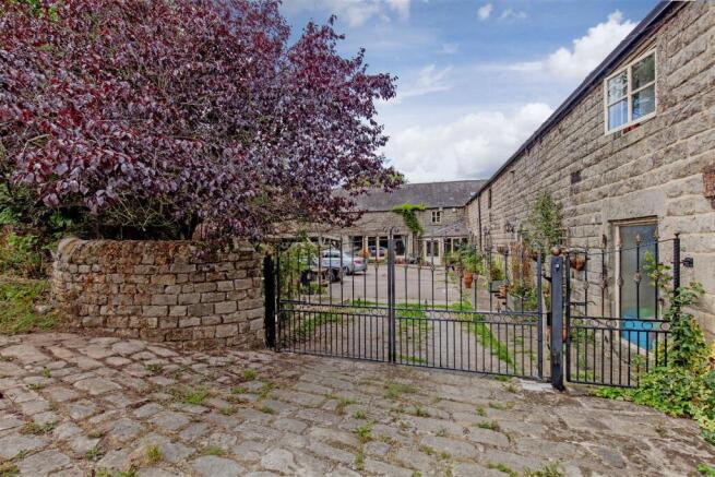 4 bed property, in Northedge Farm, £775,000