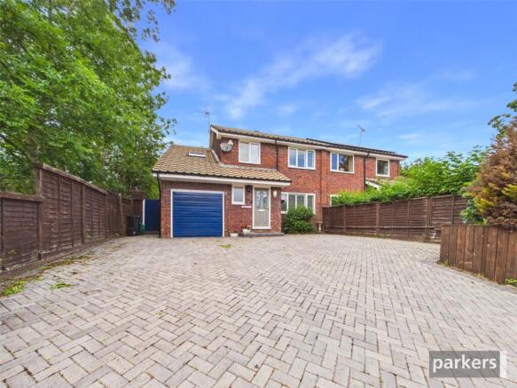 4 bed property, in Colemans Moor Road, £550,000