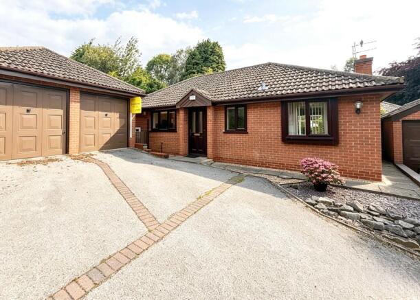 2 bed property, in Conway Road, £260,000