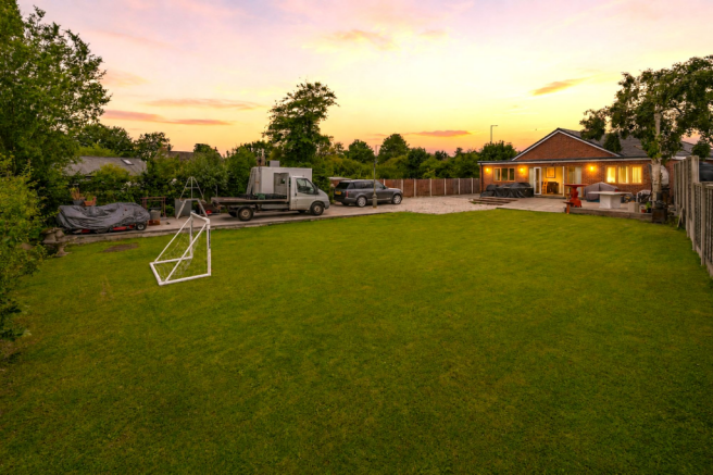 4 bed property, in Preston Road, £599,995