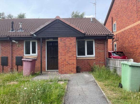 2 bed property, in Kirkstead Close, £120,000