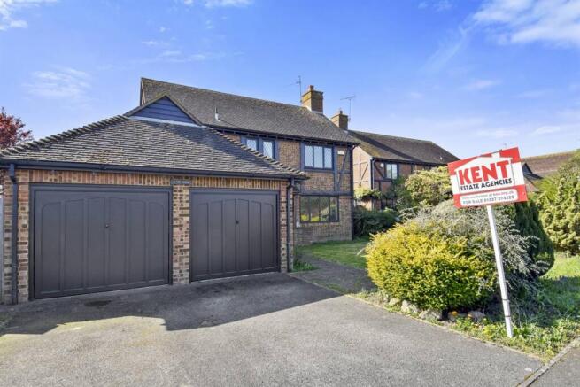 4 bed property, in The Ridings, £525,000