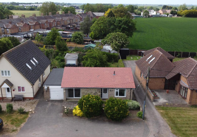 2 bed property, in Mowfen Road, £275,000