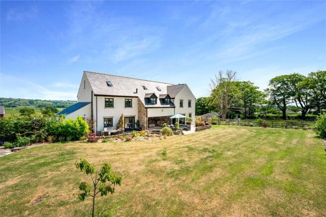 5 bed property, in Elmridge Lane, £1,250,000