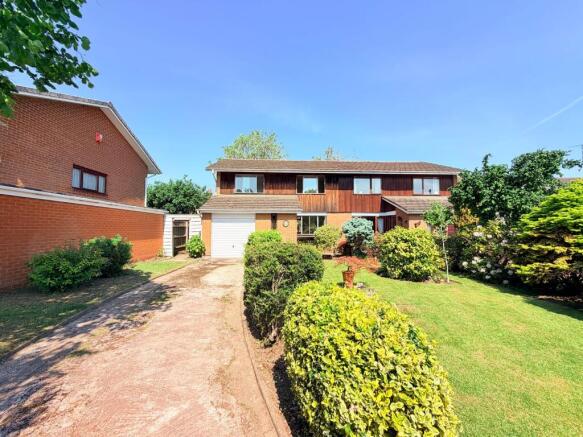 3 bed property, in Columbia Gardens, £260,000