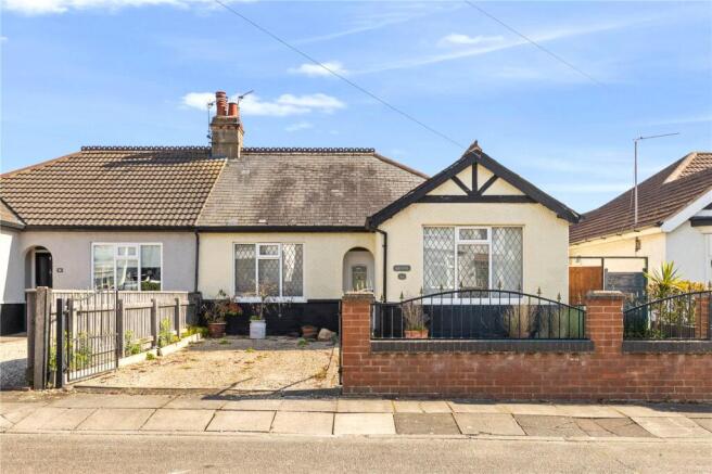 2 bed property, in Lindsey Road, £140,000