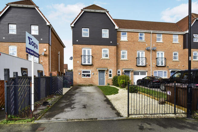 4 bed property, in Wharf Road, £240,000