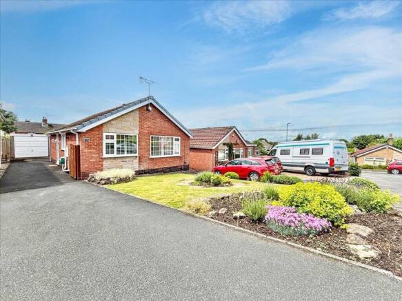 2 bed property, in Belmont Road, £210,000