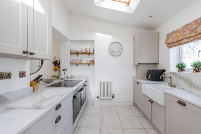 3 bed property, in Quarry Road, £325,000