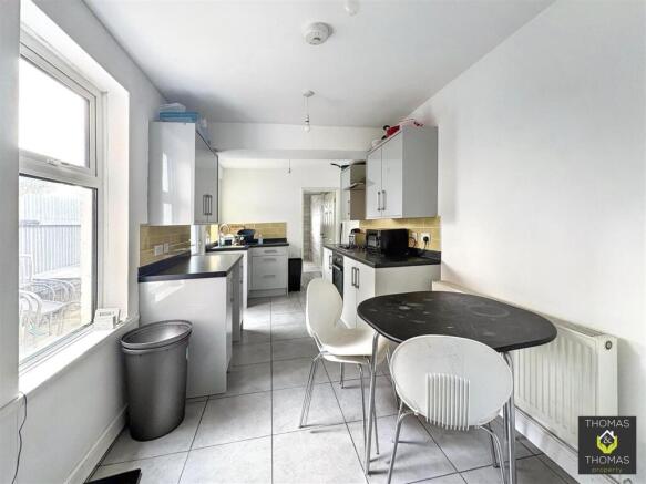 4 bed property, in Cecil Road, £220,000