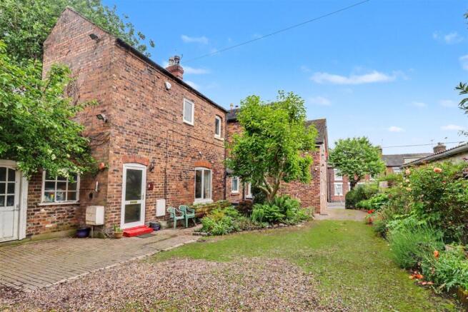 2 bed property, in Bagnall Road, £180,000