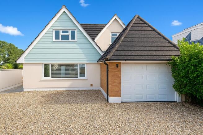 4 bed property, in Highfield Road, £650,000