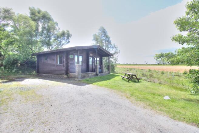 1 bed property, in Fram Park, £80,000