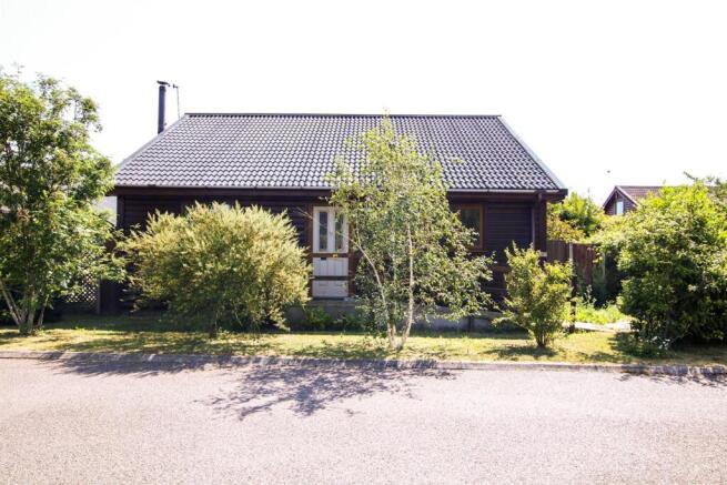 2 bed property, in Pond Lane, £240,000