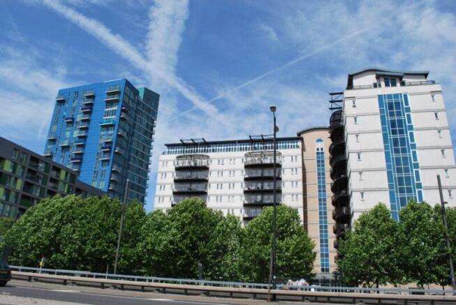 2 bed property, in High Street, £320,000