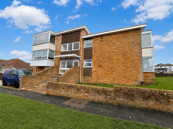 2 bed property, in South Coast Road, £229,950