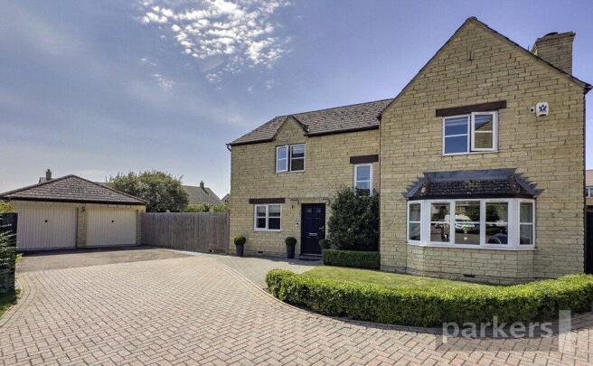 4 bed property, in Willows Edge, £875,000