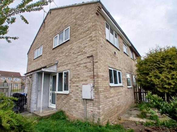 1 bed property, in 114 Valley Road, £65,000