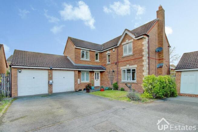 4 bed property, in Twickenham Way, £485,000