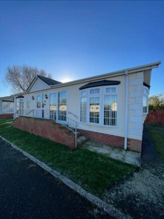 2 bed property, in www.fourseasonsparks.com Links View Park, £125,000